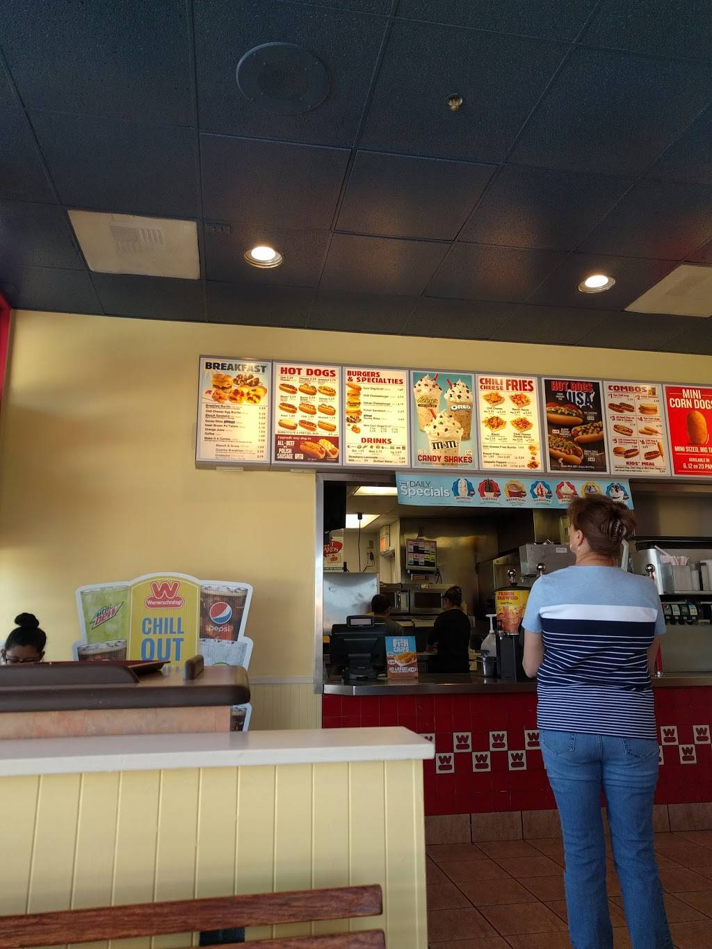 Wienerschnitzel | restaurant | 711 1st St, Gilroy, CA 95020, USA | 4088466361 OR +1 408-846-6361