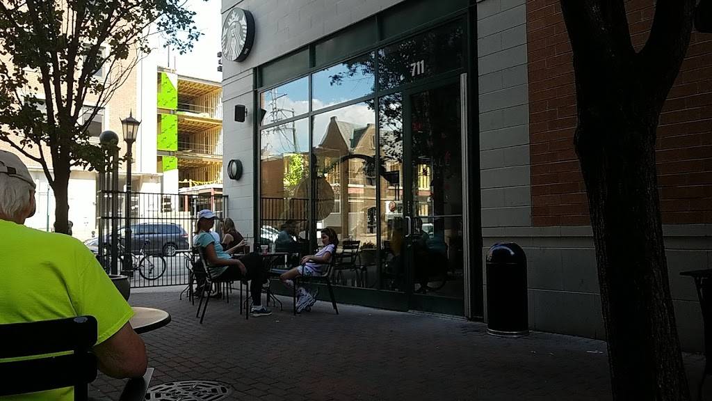 Starbucks | cafe | 711 Lake St, Oak Park, IL 60301, USA | 7086609357 OR +1 708-660-9357