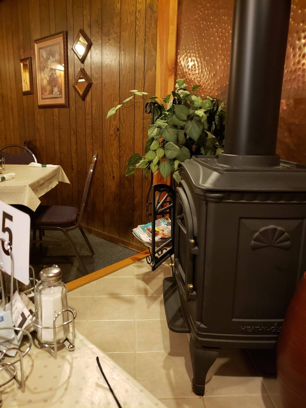 Wolf River Family Restaurant | restaurant | 422 E Beacon Ave, New London, WI 54961, USA | 9209826446 OR +1 920-982-6446