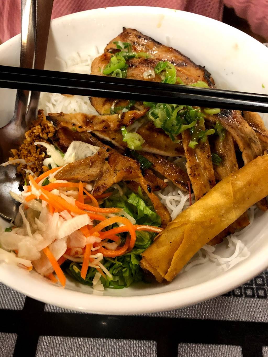 Mr Pho Vietnamese Restaurant | restaurant | 1861 Robertson Rd, Nepean, ON K2H 9N5, Canada | 6138299015 OR +1 613-829-9015