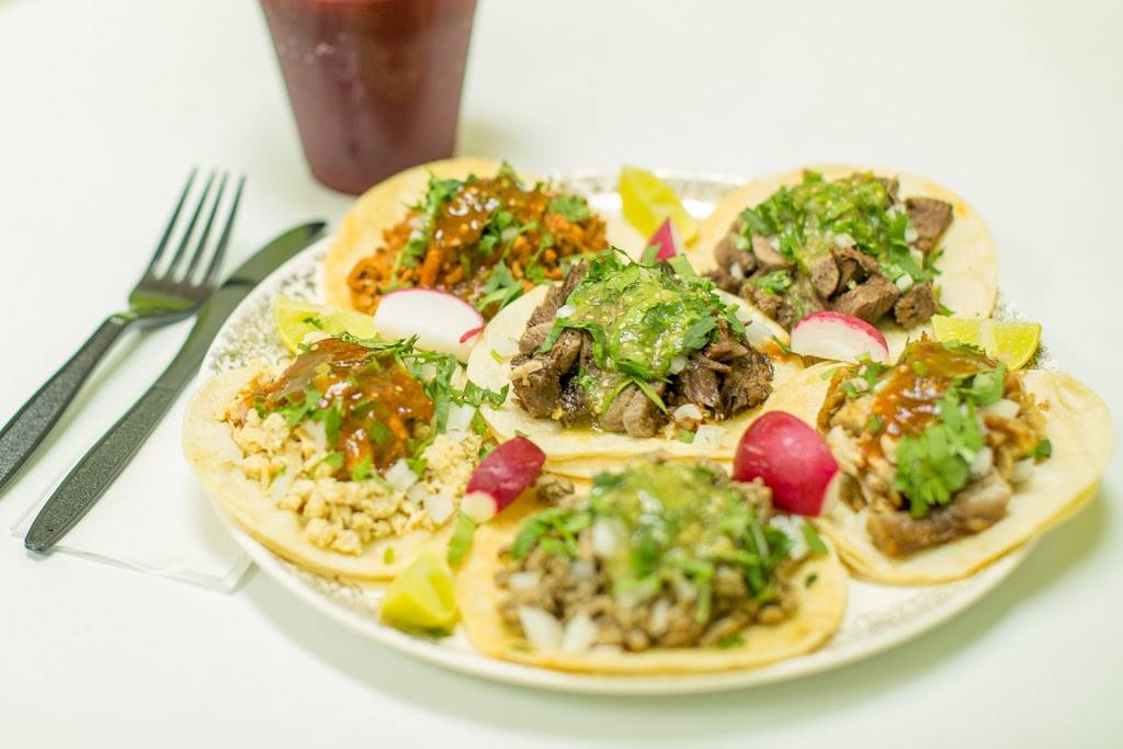 Dos Compas Muy Salsas | restaurant | 7737 E 21st St, Tulsa, OK 74129, USA | 9189328842 OR +1 918-932-8842