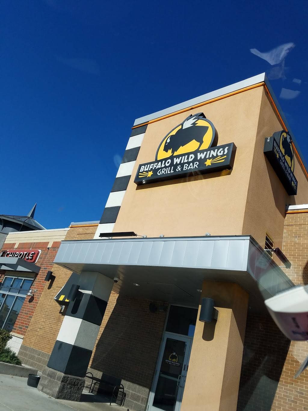 Buffalo Wild Wings | restaurant | 7130 Cermak Rd, Berwyn, IL 60402, USA | 7087492319 OR +1 708-749-2319