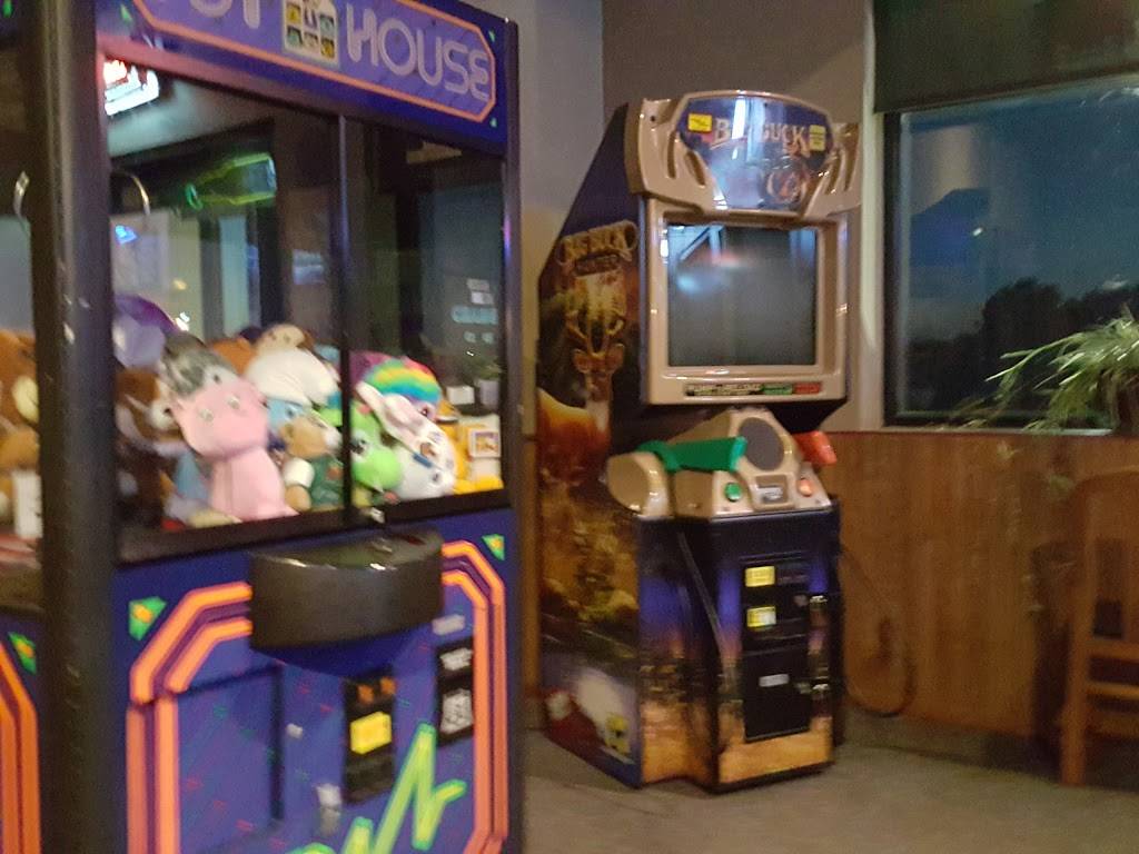 Hawks Sports Bar & Grill | restaurant | 9697 Hart Blvd, Monticello, MN 55362, USA | 7632959990 OR +1 763-295-9990