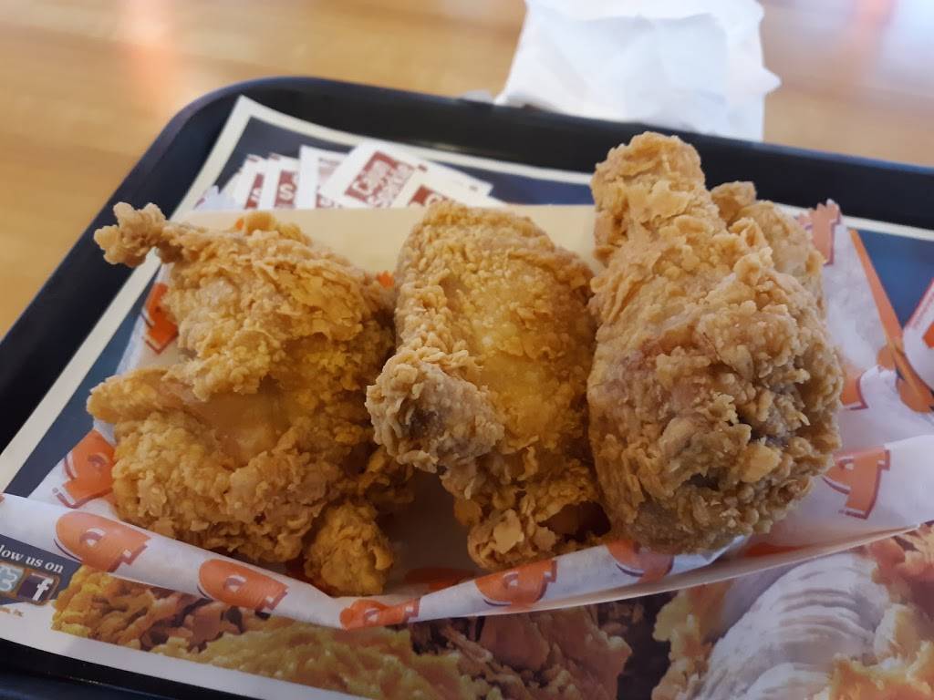 Popeyes Louisiana Kitchen | restaurant | 500 E Walnut St, Carbondale, IL 62901, USA | 6184901636 OR +1 618-490-1636