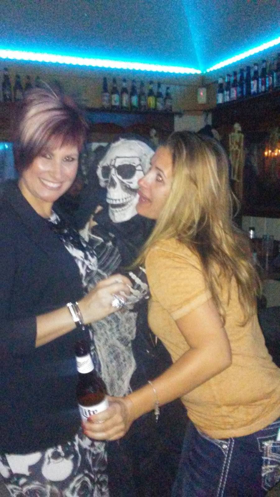 Hunleys Bar & Grill | night club | 13115 Lake Shore Dr, Cedar Lake, IN 46303, USA | 2193749520 OR +1 219-374-9520