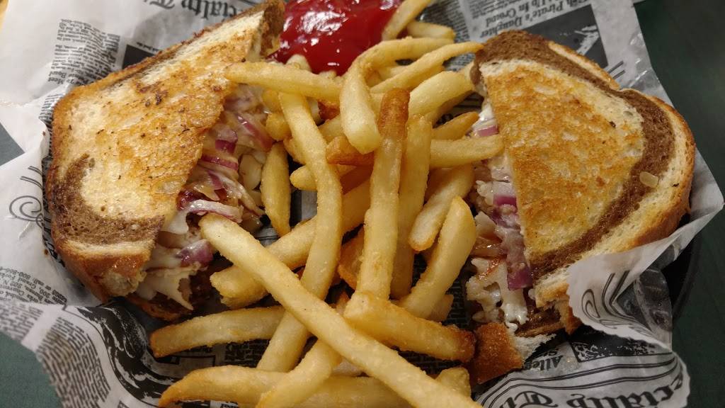 Fuzzys Restaurant | restaurant | 1924 Court St, Saginaw, MI 48602, USA | 9897901719 OR +1 989-790-1719