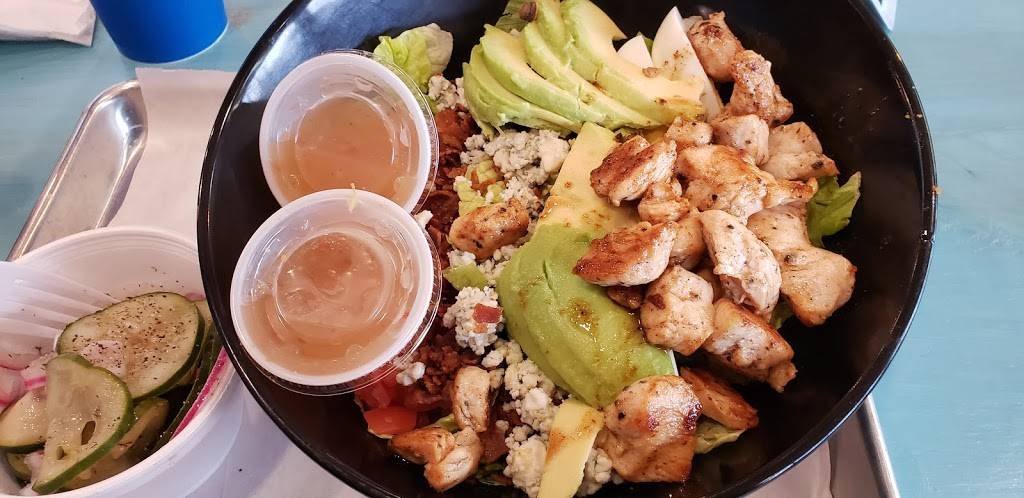 Honeybadger Grill | restaurant | 10 Oakley Plaza, Troy, MO 63379, USA | 6367752888 OR +1 636-775-2888