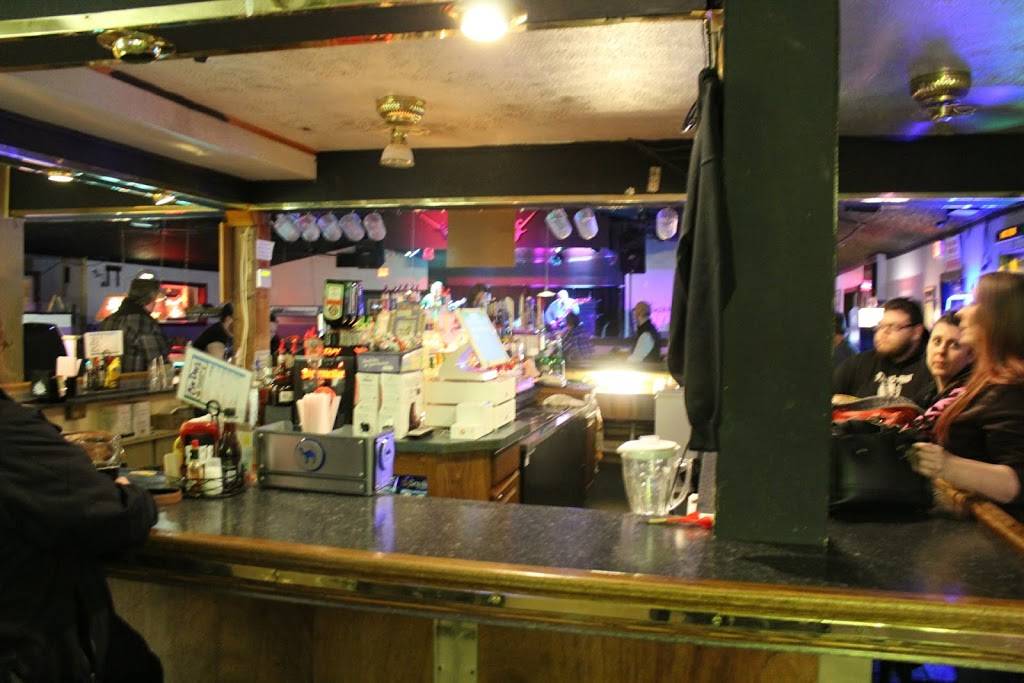 Cin Dees Place | restaurant | 232 W Smith Rd, Medina, OH 44256, USA | 3307226700 OR +1 330-722-6700