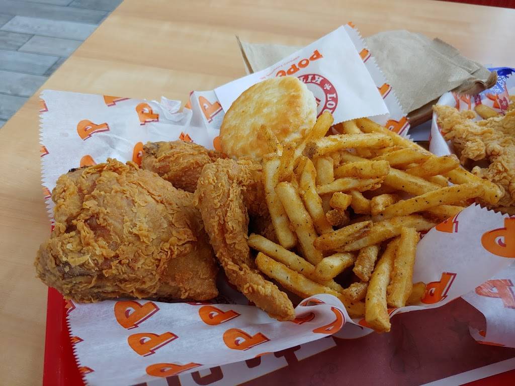 Popeyes | restaurant | 9960 Dufferin St #14, Maple, ON L6A 1S2, Canada | 9054179391 OR +1 905-417-9391