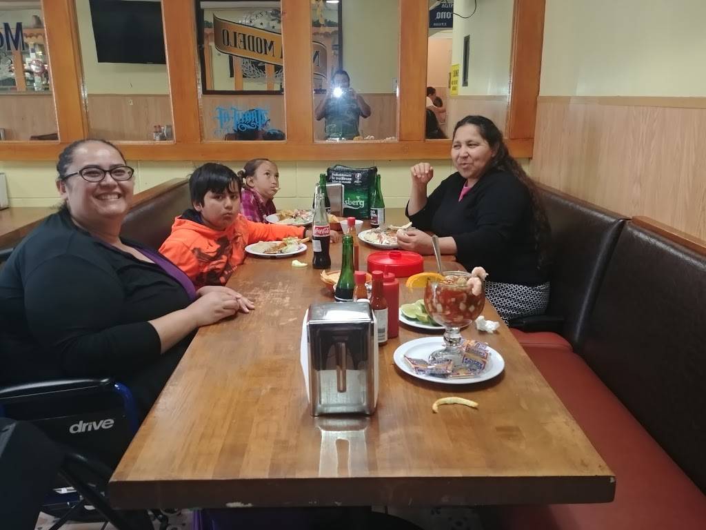 Mariscos el Nayarita | restaurant | 3043 Saviers Rd, Oxnard, CA 93033, USA | 8058324604 OR +1 805-832-4604