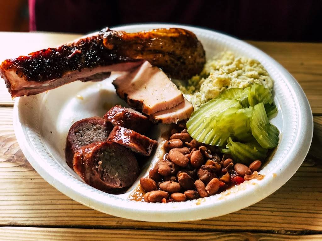 Heavys Bar B Que | restaurant | 1301 19th St, Hondo, TX 78861, USA | 8304264445 OR +1 830-426-4445