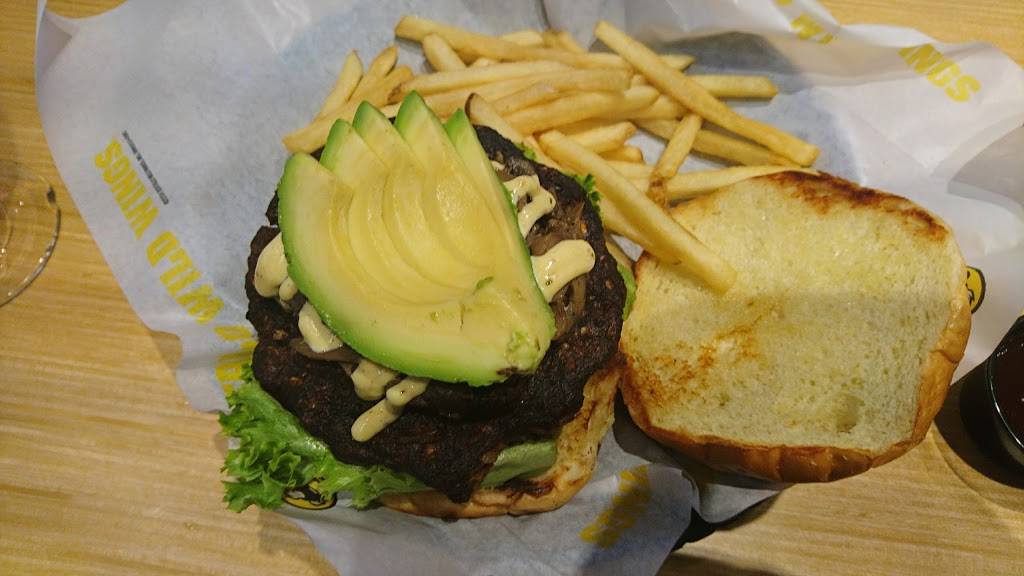 Buffalo Wild Wings | meal takeaway | 1401 N Congress Ave, Boynton Beach, FL 33426, USA | 5617368697 OR +1 561-736-8697