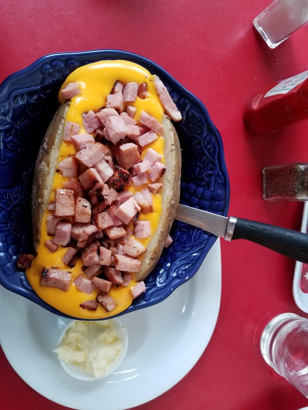 Maxines | restaurant | 1721 S Main St, Rice Lake, WI 54868, USA | 7152341662 OR +1 715-234-1662