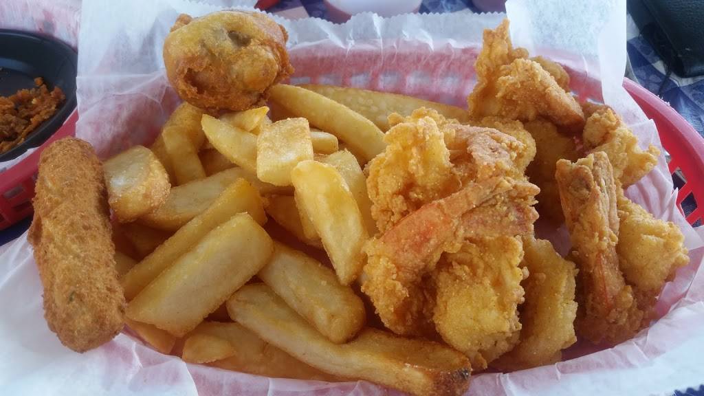 Rivercrest Lighthouse Marina Restaurant and Lounge | restaurant | 375 W Vaughn Dr, Madison, IN 47250, USA | 8122653280 OR +1 812-265-3280