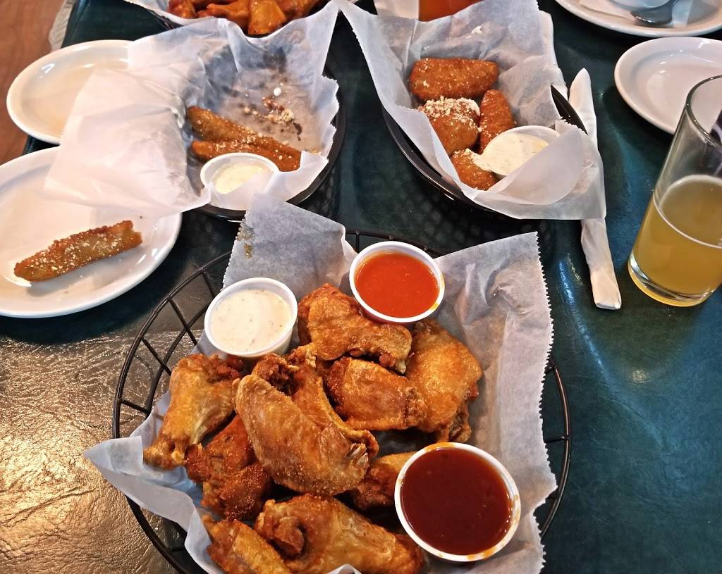 E L Flanagans Sports/Spirits | restaurant | 2635 Plaza Dr, Highland, IL 62249, USA | 6186542222 OR +1 618-654-2222