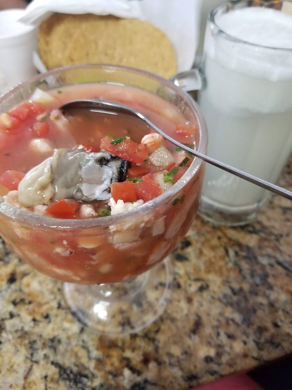 Mariscos El Perihuete | restaurant | 3223 Tweedy Blvd, South Gate, CA 90280, USA | 3235666726 OR +1 323-566-6726