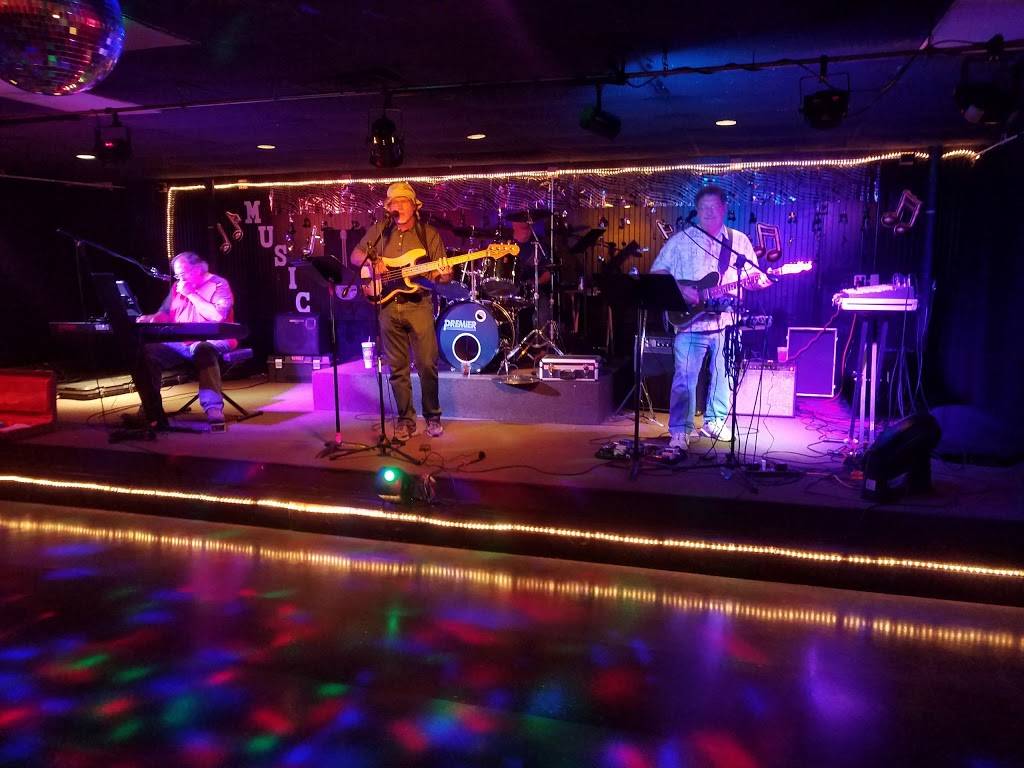 Orioles Nest Social Club | restaurant | 3010 S Main St, Middletown, OH 45044, USA | 5134246879 OR +1 513-424-6879