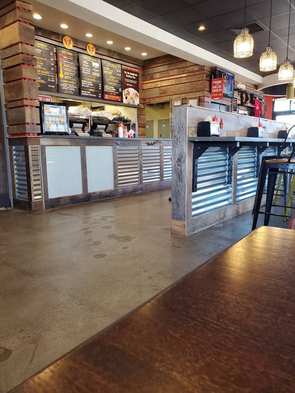 Joellas Hot Chicken | restaurant | 840 Ernest W Barrett Pkwy NW, Kennesaw, GA 30144, USA | 7704268144 OR +1 770-426-8144