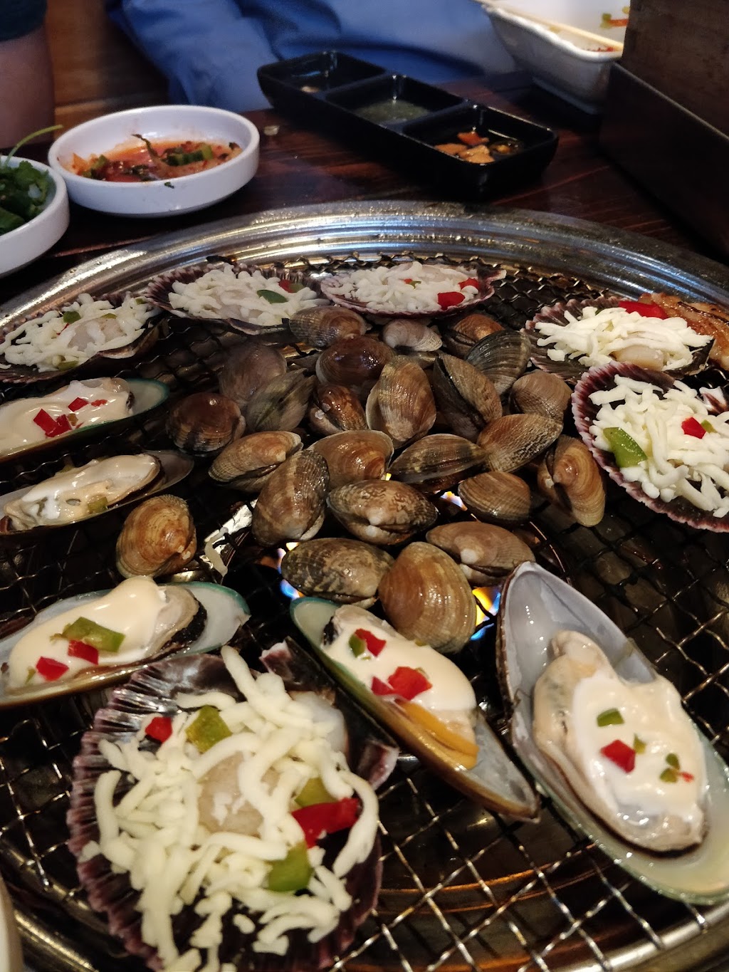 Round Table Grill | restaurant | 3465 W 6th St #50, Los Angeles, CA 90020, USA | 2133841720 OR +1 213-384-1720