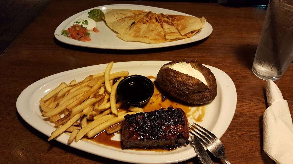 TGI Fridays | restaurant | 1077 E Herndon Ave, Fresno, CA 93710, USA | 5594358443 OR +1 559-435-8443