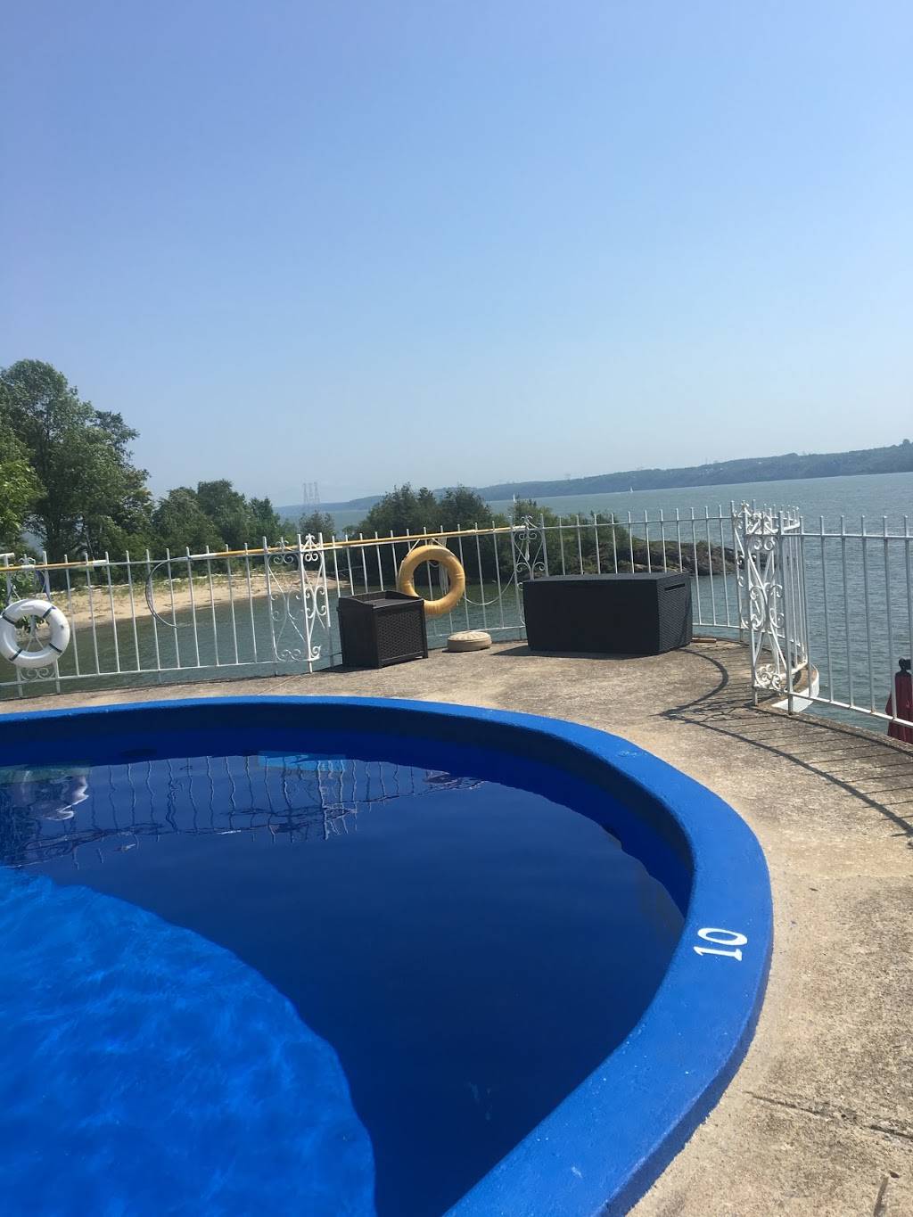 Auberge La Goéliche | restaurant | 22 Rue du Quai, Sainte-Pétronille, QC G0A 4C0, Canada | 4188282248 OR +1 418-828-2248