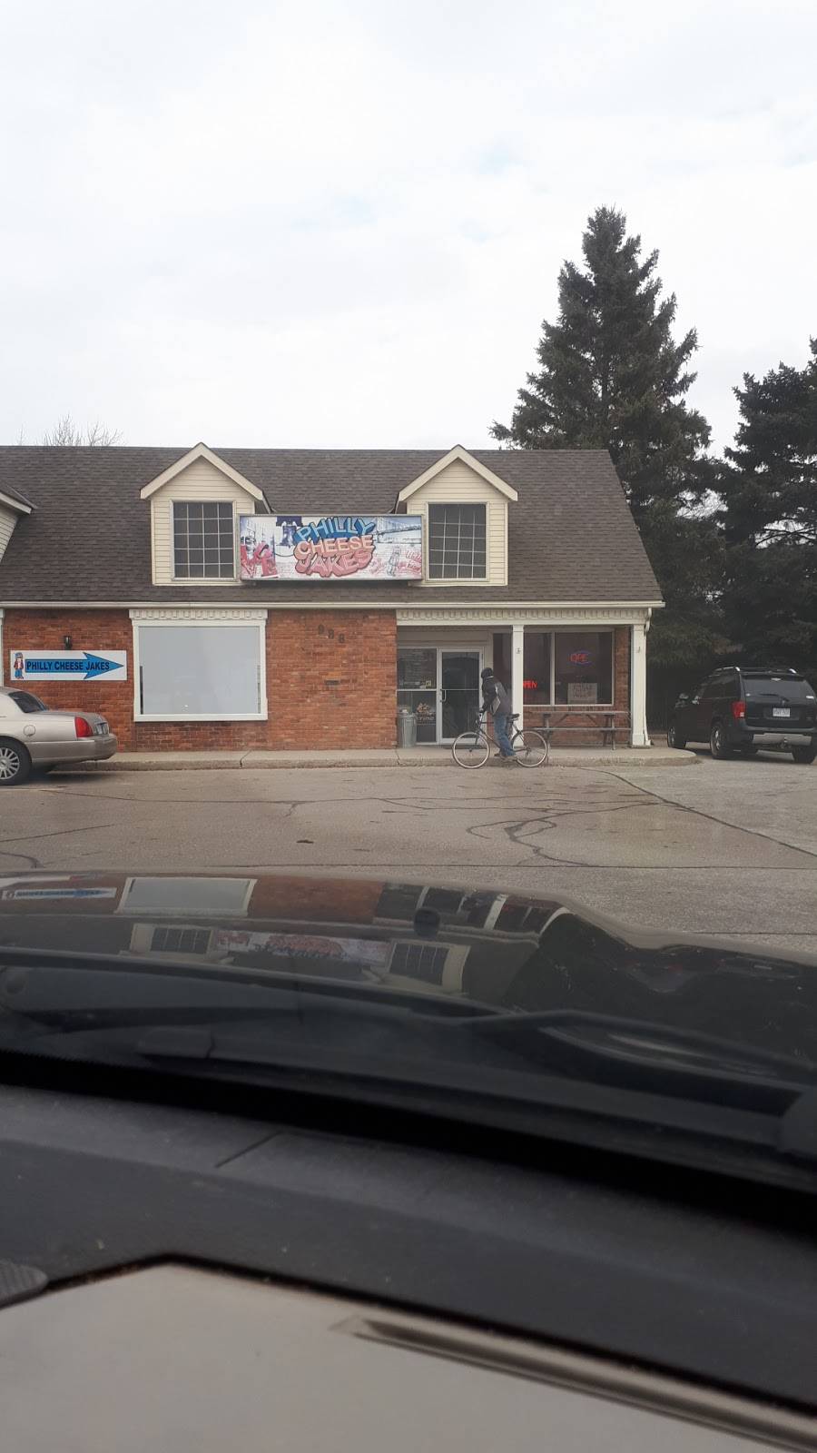 Philly Cheese Jakes | restaurant | 988 Confederation St, Sarnia, ON N7S 1A1, Canada | 5194915797 OR +1 519-491-5797