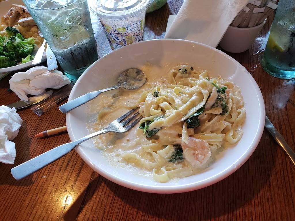 Olive Garden Italian Restaurant | meal takeaway | 100 Paddy Creek Cir, Rochester, NY 14615, USA | 5858655610 OR +1 585-865-5610