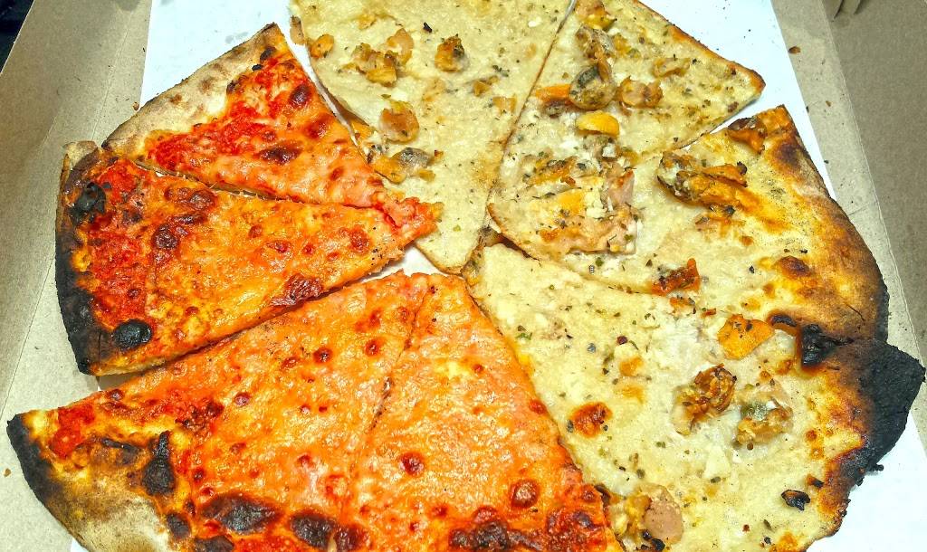 Frank Pepes The Spot | restaurant | 163 Wooster St, New Haven, CT 06511, USA | 2038657602 OR +1 203-865-7602
