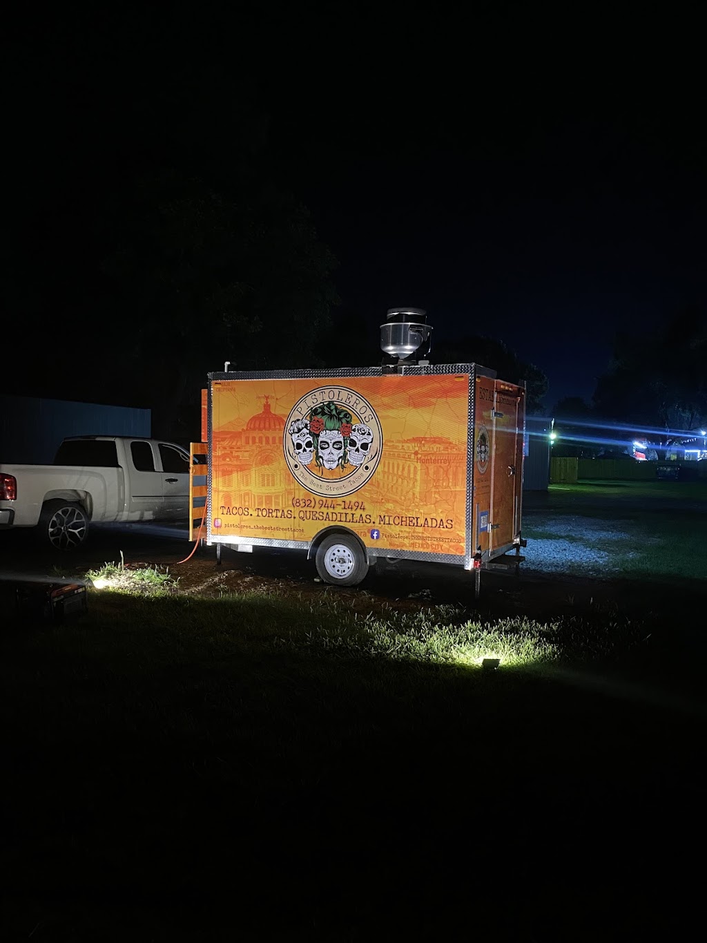 Pistoleros Best Street Tacos And Micheladas | restaurant | 3311 FM 521 Rd, Fresno, TX 77545, USA | 8329441494 OR +1 832-944-1494