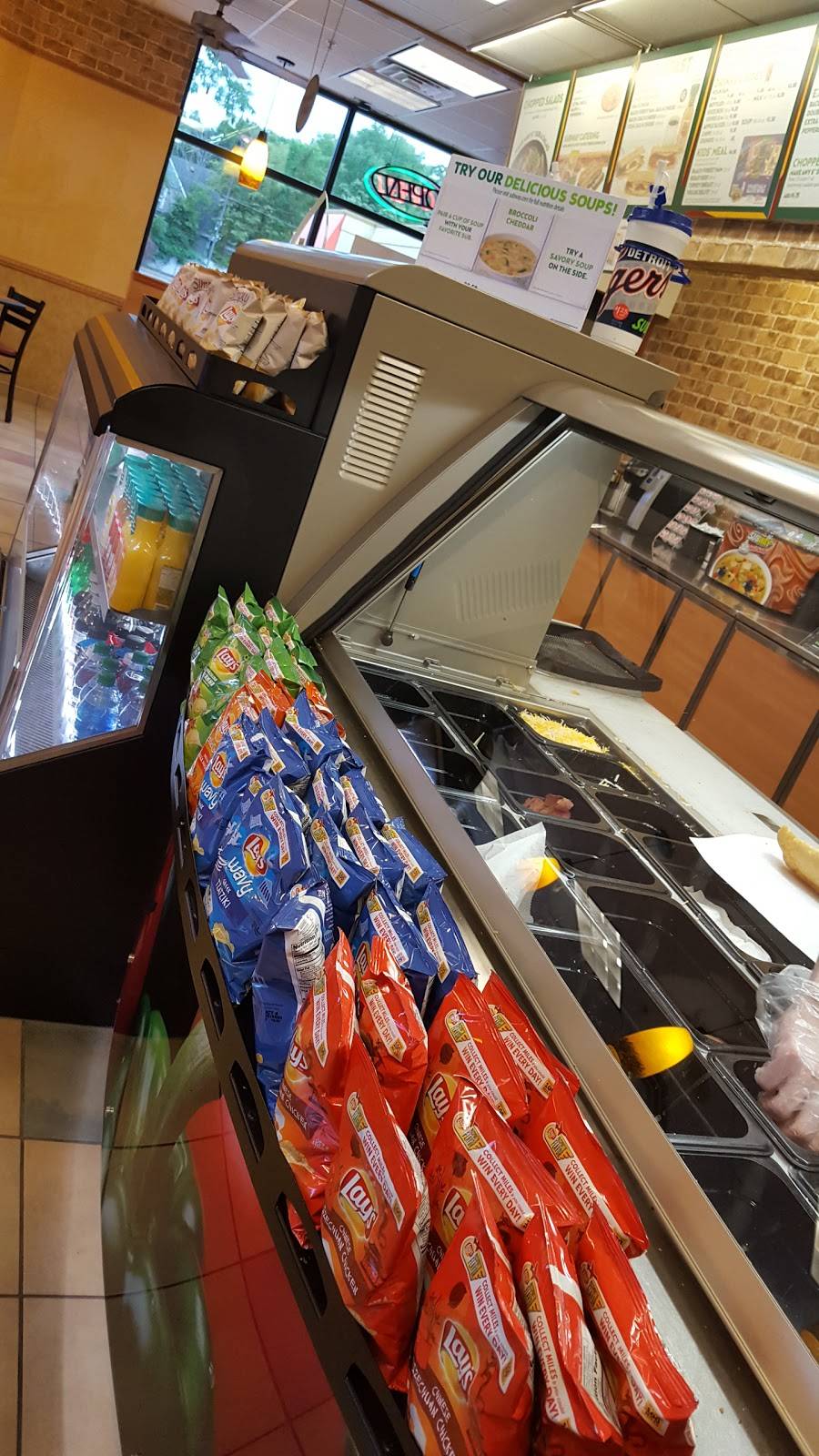 Subway | restaurant | 1629 E Michigan Ave, Lansing, MI 48912, USA | 5174842390 OR +1 517-484-2390