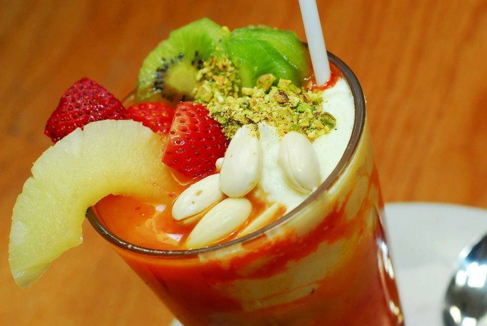 Paramount Fine Foods | restaurant | 1090 Don Mills Rd, North York, ON M3C 3R6, Canada | 6473529333 OR +1 647-352-9333