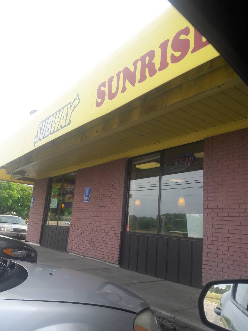 Subway | restaurant | 26760 Lahser Rd, Southfield, MI 48033, USA | 2483502460 OR +1 248-350-2460
