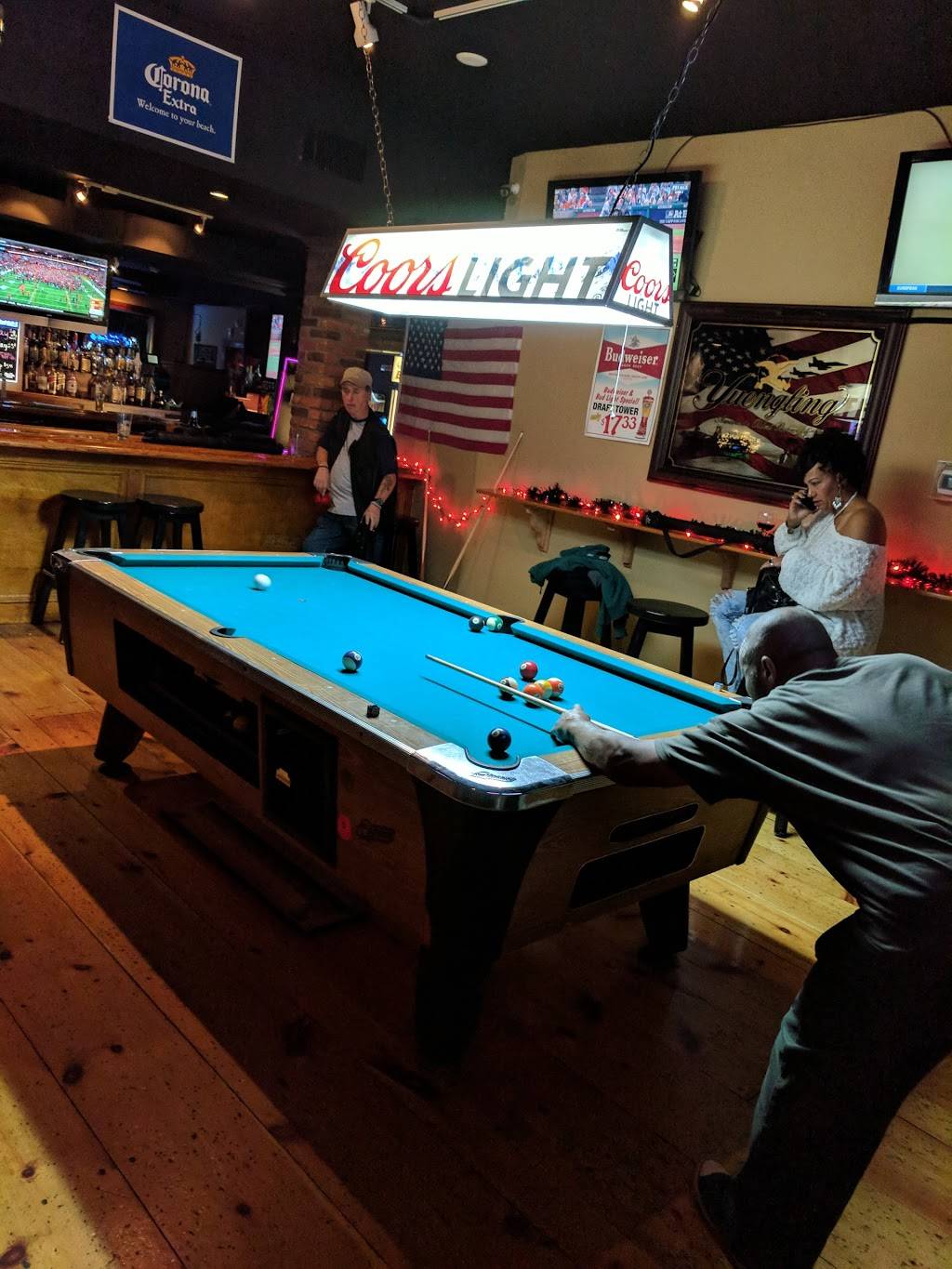 733 Bar & Grille | restaurant | 733 Chicopee St, Chicopee, MA 01013, USA | 4135352151 OR +1 413-535-2151