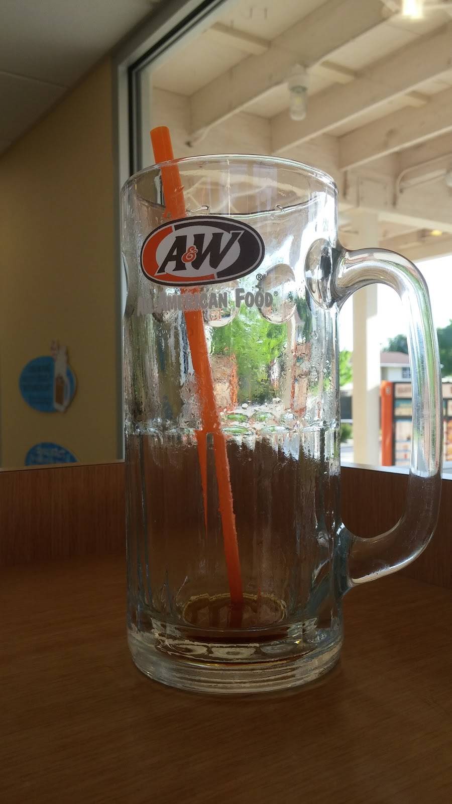 A&W Restaurant | restaurant | 2187 W 9th Ave, Oshkosh, WI 54904, USA | 9202334677 OR +1 920-233-4677