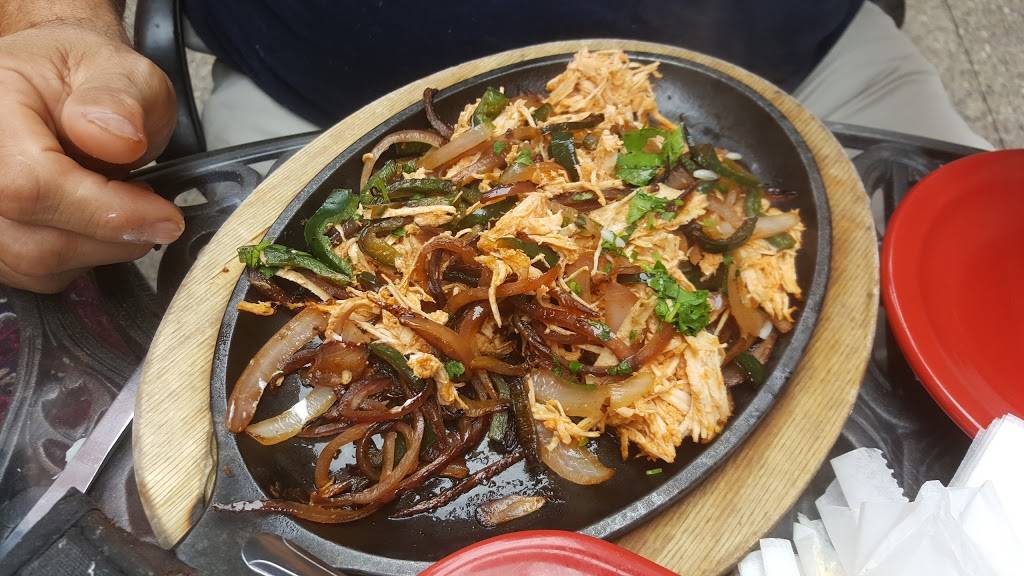 Blue Iguana Mexican Cantina | restaurant | 201 N Cody Rd, Le Claire, IA 52753, USA | 5637291015 OR +1 563-729-1015