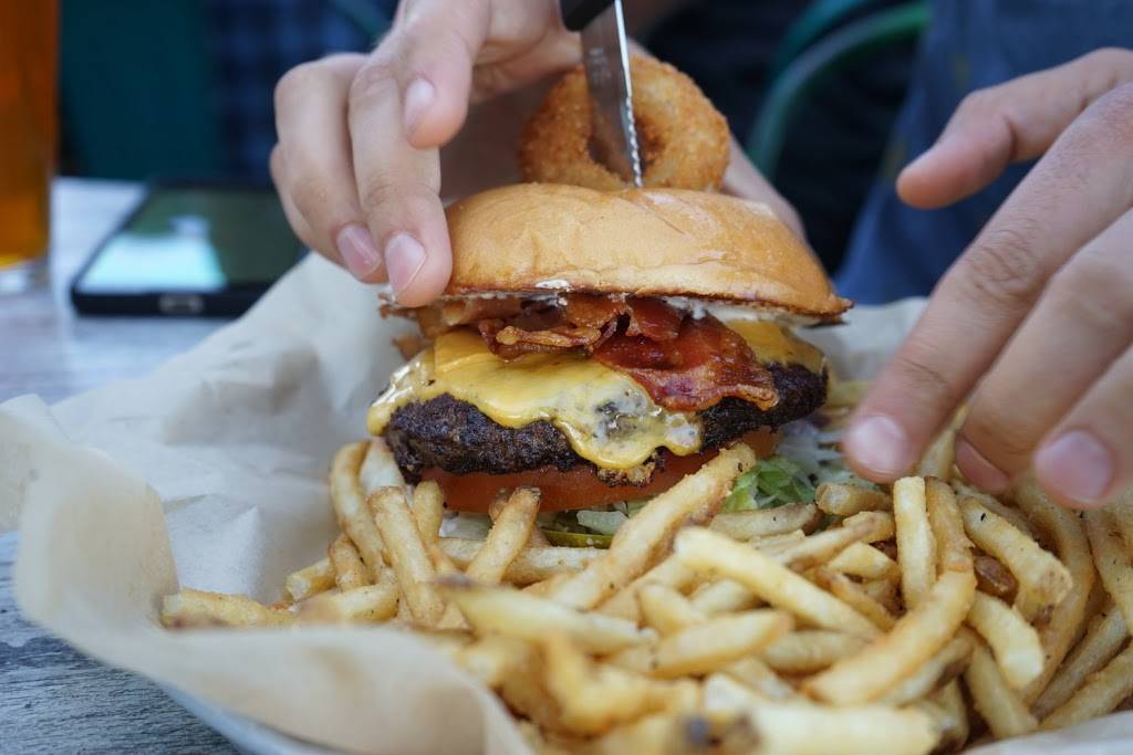 GRUB BURGER BAR | restaurant | 12045 Carmel Mountain Rd #303, San Diego, CA 92128, USA | 6194304782 OR +1 619-430-4782