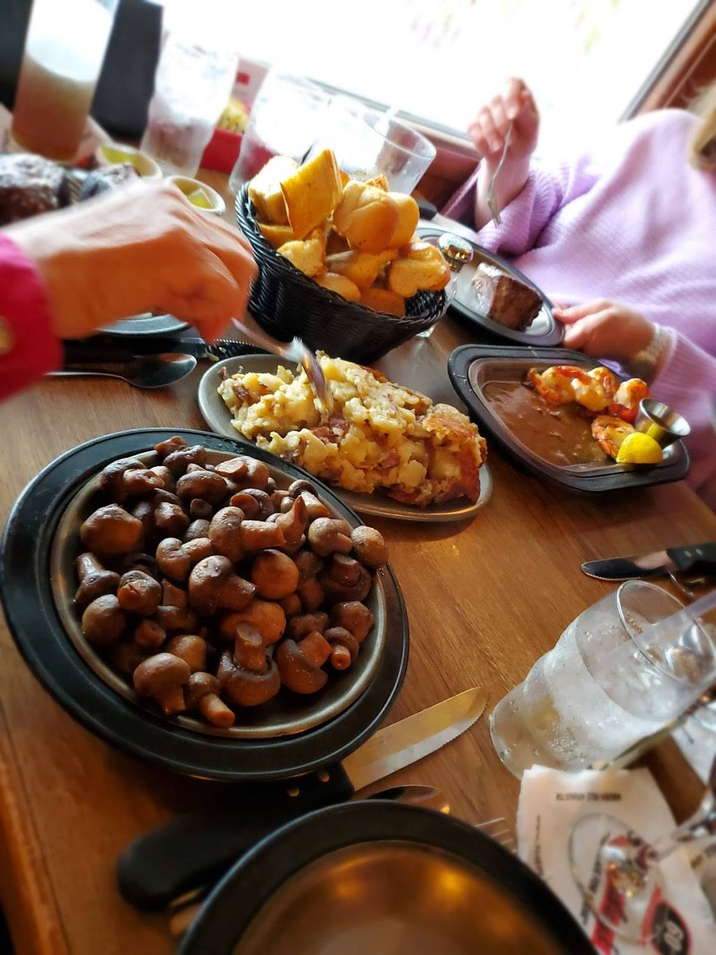 Lindeys Prime Steak House | restaurant | 3600 Snelling Ave N, Arden Hills, MN 55112, USA | 6516339813 OR +1 651-633-9813