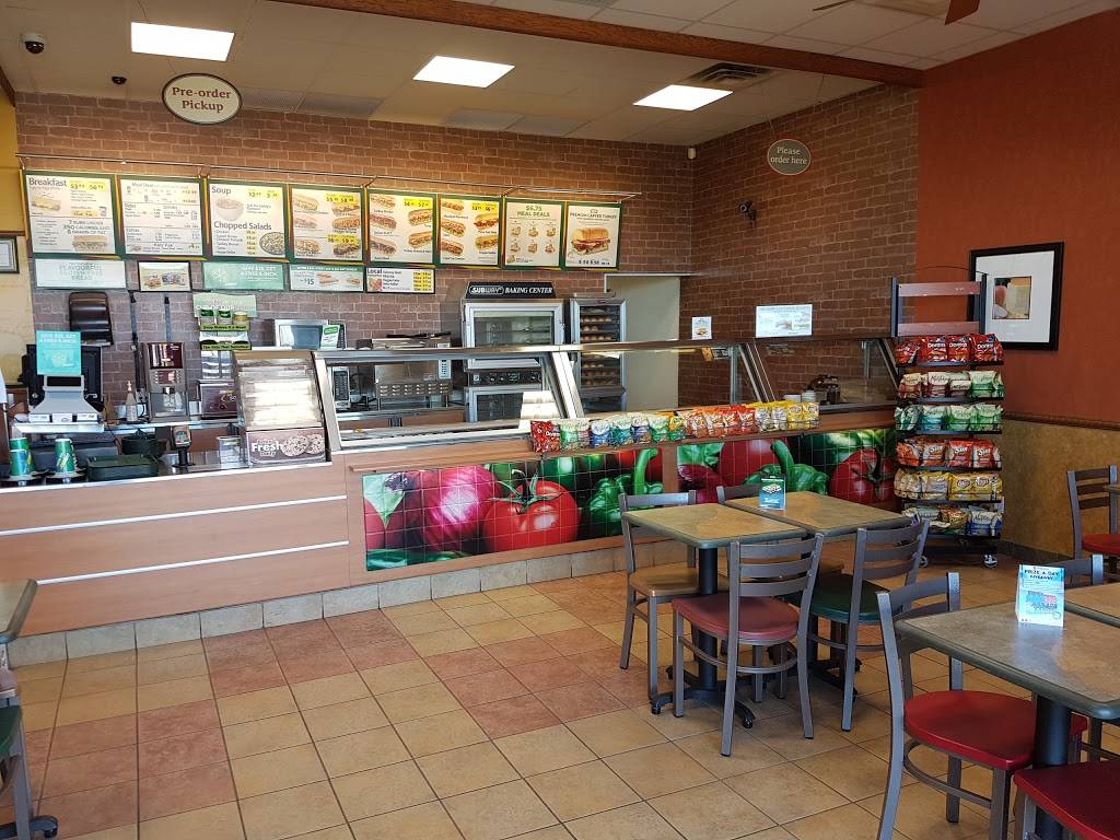 Subway | meal takeaway | 3190 Hawthorne Rd, Ottawa, ON K1G 5H5, Canada | 6132499698 OR +1 613-249-9698