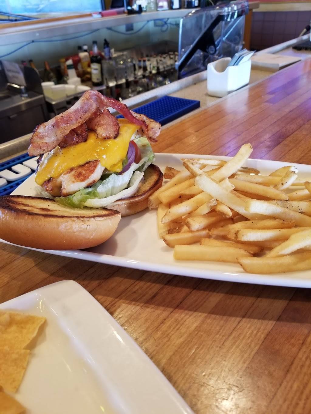 Applebees Grill + Bar | restaurant | 1039 W Tunnel Blvd, Houma, LA 70360, USA | 9858517100 OR +1 985-851-7100