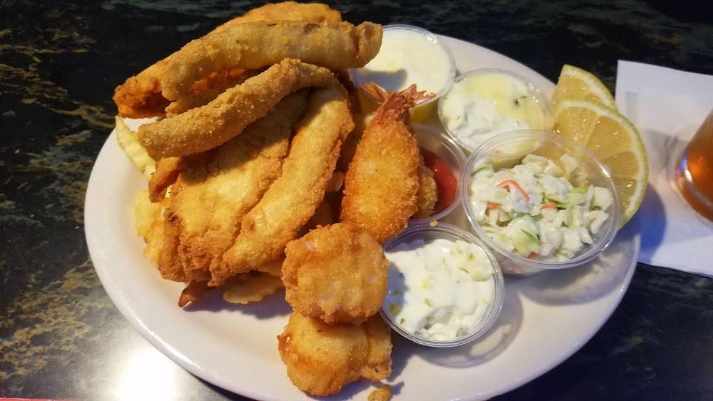 Camelot Bar and Grill | restaurant | 1700 E Wisconsin Ave, Appleton, WI 54911, USA | 9207317461 OR +1 920-731-7461