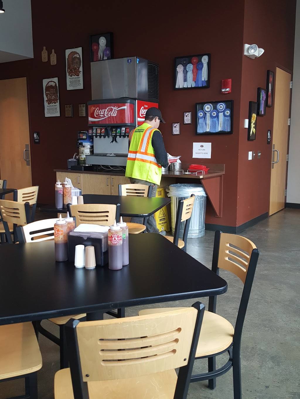 Smokey Ds BBQ | restaurant | 601 Locust St, Des Moines, IA 50309, USA | 5152453800 OR +1 515-245-3800