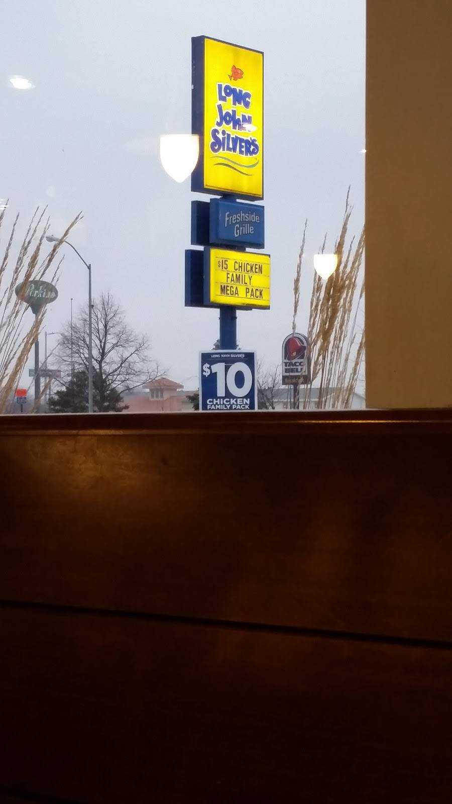 Long John Silvers | restaurant | 603 32nd Ave, Council Bluffs, IA 51501, USA | 7123666567 OR +1 712-366-6567