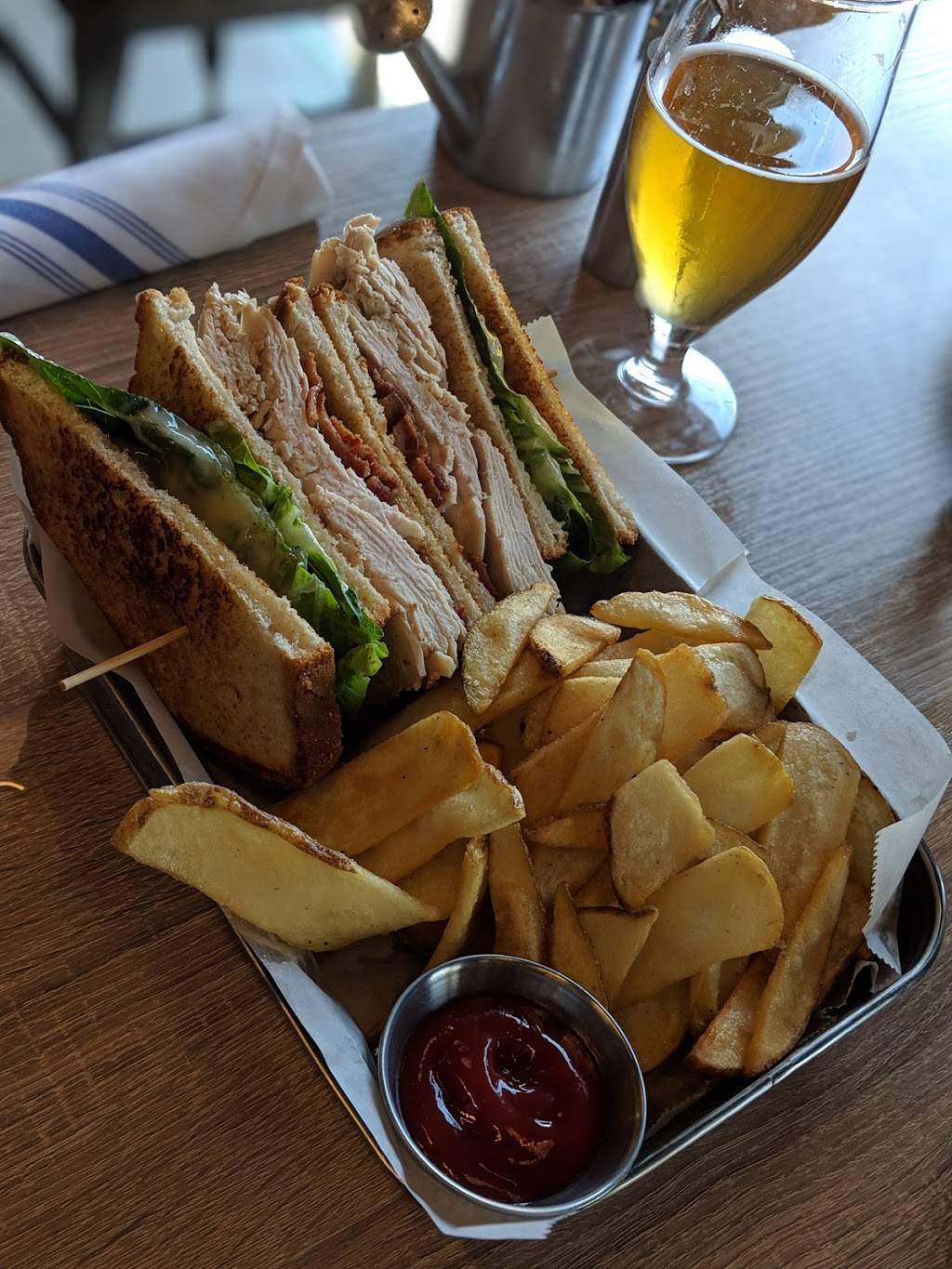 Central Public House | restaurant | 42 Main St, Hopkinton, MA 01748, USA | 5086252570 OR +1 508-625-2570