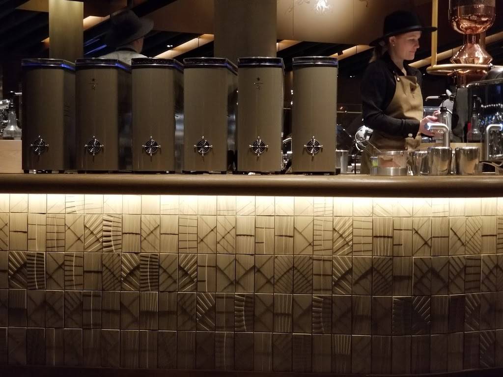 Starbucks | cafe | 42 E Chicago Ave, Chicago, IL 60611, USA | 3129516932 OR +1 312-951-6932