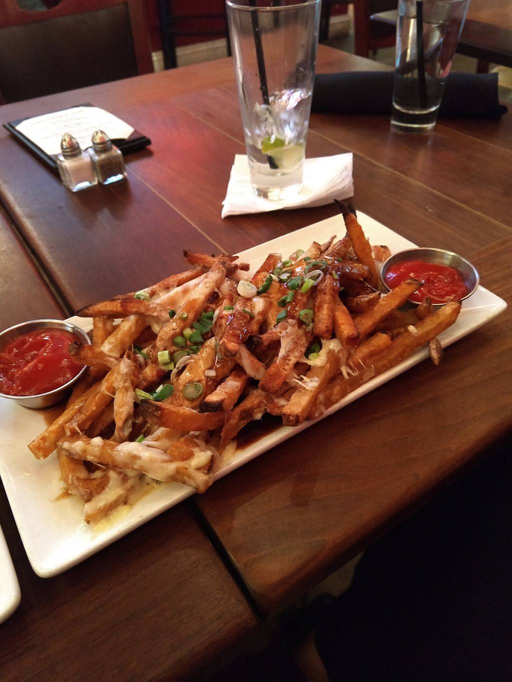 Mackies Bar & Grill | restaurant | 907 King St, Alexandria, VA 22314, USA | 7036843288 OR +1 703-684-3288