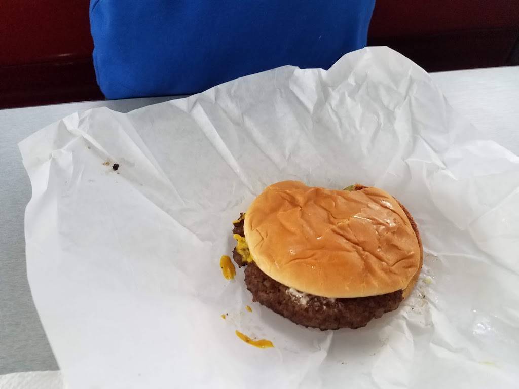 Hometown Burger | restaurant | 9390 Huebner Rd, San Antonio, TX 78240, USA | 2102578732 OR +1 210-257-8732