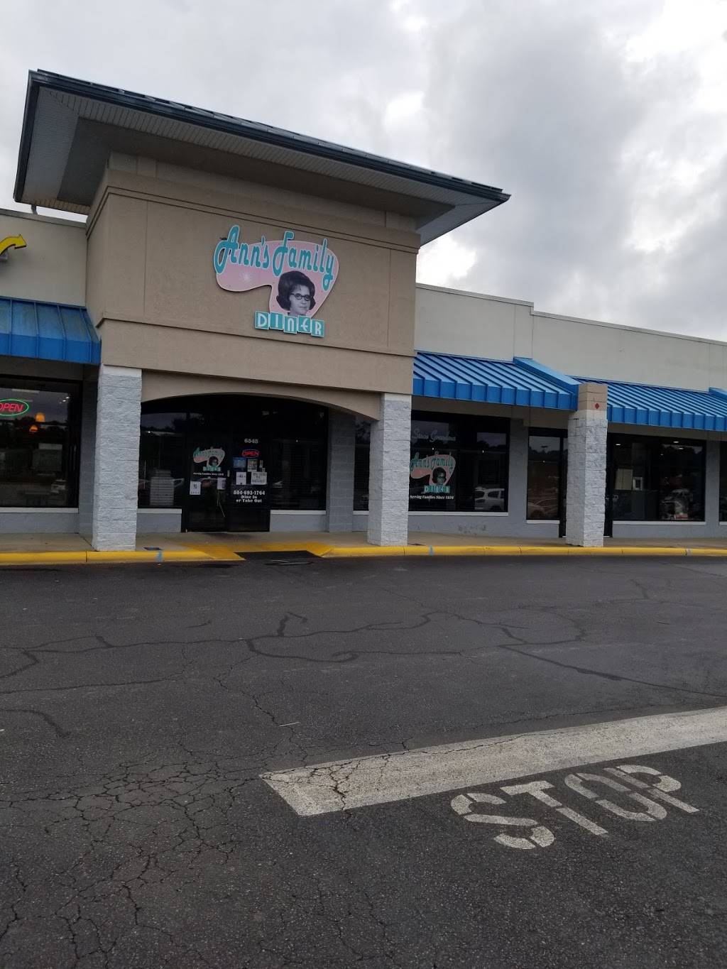 Anns Family Diner | restaurant | 6545 Market Dr, Gloucester, VA 23061, USA | 8046931764 OR +1 804-693-1764