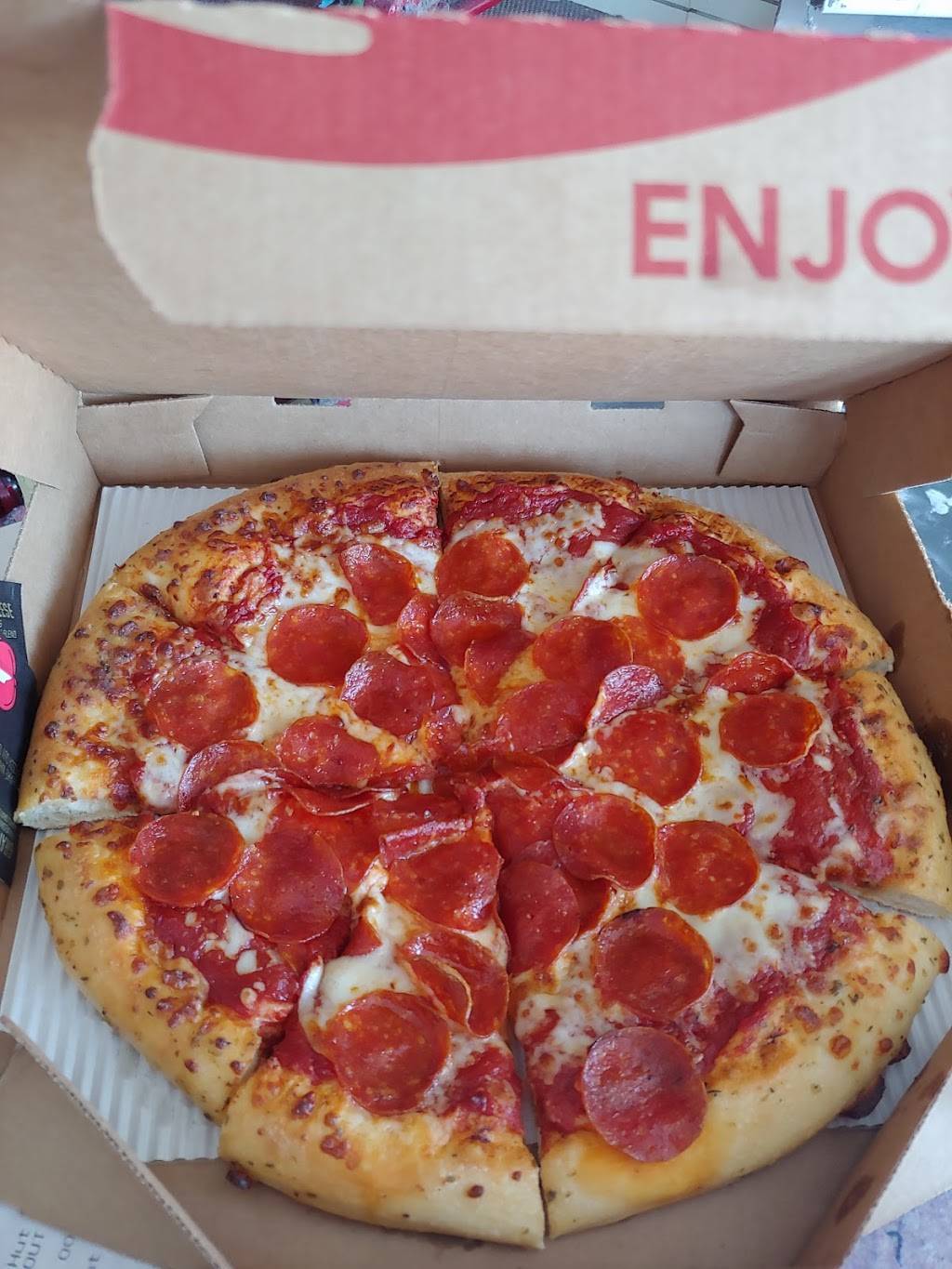 Pizza Hut | restaurant | 2221 Charleston Hwy, Cayce, SC 29033, USA | 8037944440 OR +1 803-794-4440