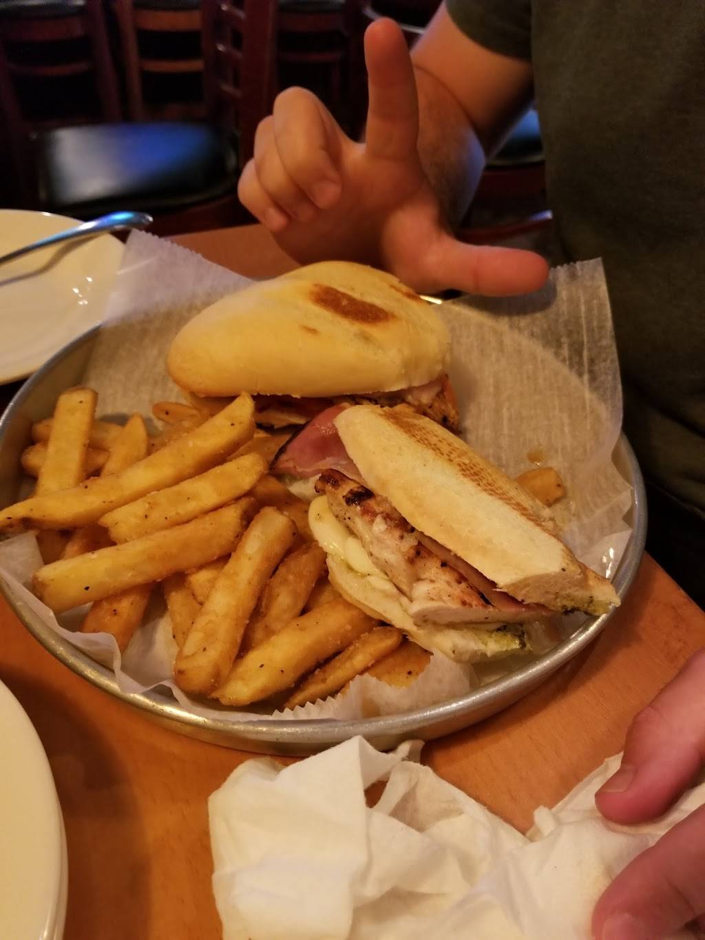 Four Square Restaurant & Bar | restaurant | 16 Commercial St, Braintree, MA 02184, USA | 7818484448 OR +1 781-848-4448