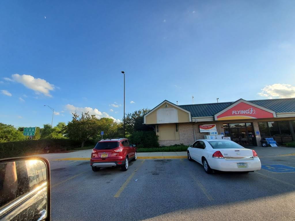 Flying J Travel Center | restaurant | 445 Evansdale Dr, Elk Run Heights, IA 50707, USA | 3192917714 OR +1 319-291-7714